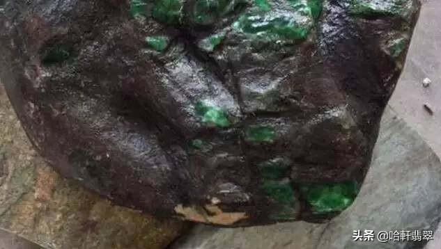 福建高冰翡翠原石,翡翠原石是标王吗-第8张图片-翡翠网 福建高冰翡翠原石,翡翠原石是标王吗-第8张图片-翡翠网