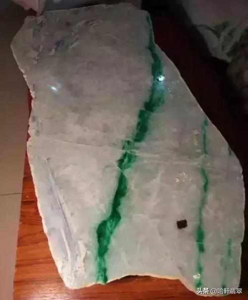 福建高冰翡翠原石,翡翠原石是标王吗-第13张图片-翡翠网 福建高冰翡翠原石,翡翠原石是标王吗-第13张图片-翡翠网