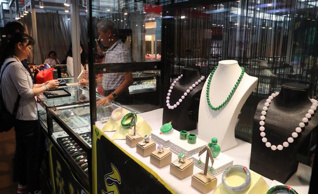 山东翡翠原石赌石aa翡翠原石赌石-第1张图片-翡翠网