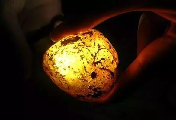 翡翠原石种水什么意思含水翡翠原石图片-第18张图片-翡翠网 翡翠原石种水什么意思含水翡翠原石图片-第18张图片-翡翠网