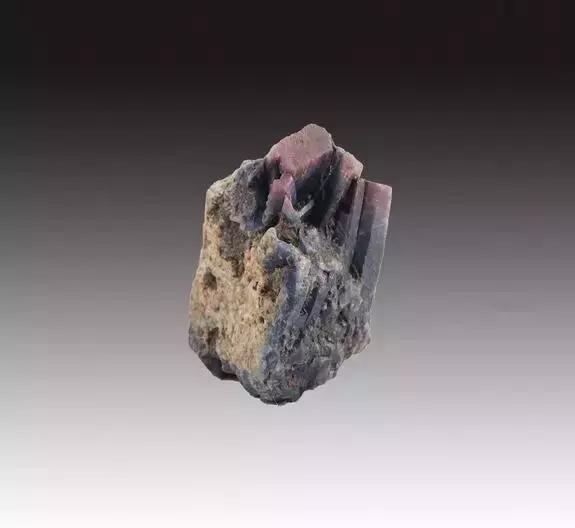 翡翠原石种水什么意思含水翡翠原石图片-第21张图片-翡翠网 翡翠原石种水什么意思含水翡翠原石图片-第21张图片-翡翠网