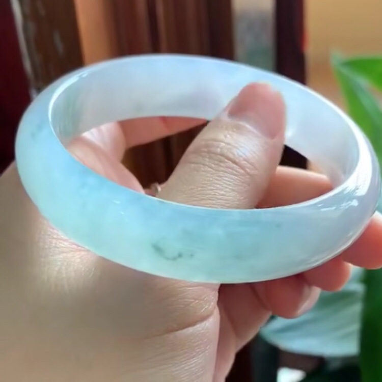 a货翡翠玉镯价格的简单介绍-第2张图片-翡翠网 a货翡翠玉镯价格的简单介绍-第2张图片-翡翠网