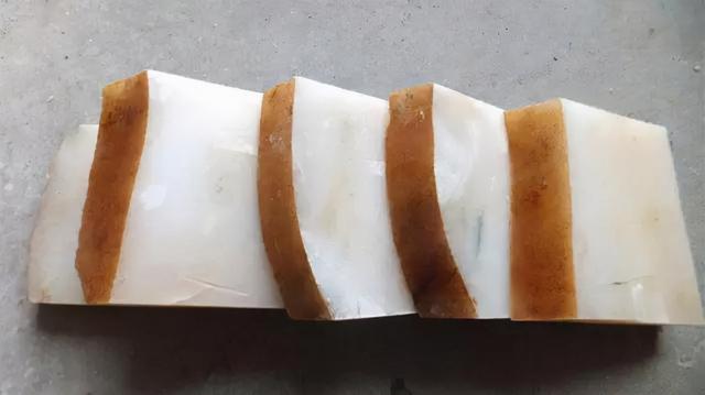 翡翠原石一灯透冒冲冰种,翡翠原石叫什么-第1张图片-翡翠网 翡翠原石一灯透冒冲冰种,翡翠原石叫什么-第1张图片-翡翠网