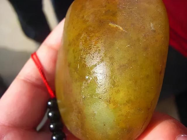 翡翠原石一灯透冒冲冰种,翡翠原石叫什么-第8张图片-翡翠网 翡翠原石一灯透冒冲冰种,翡翠原石叫什么-第8张图片-翡翠网