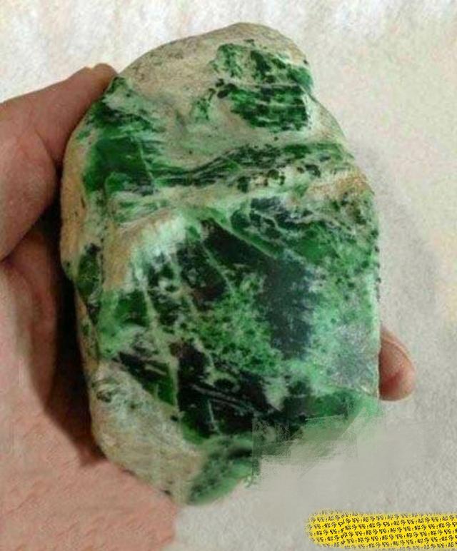 翡翠原石包头癣,安徽癣翡翠原石-第7张图片-翡翠网 翡翠原石包头癣,安徽癣翡翠原石-第7张图片-翡翠网