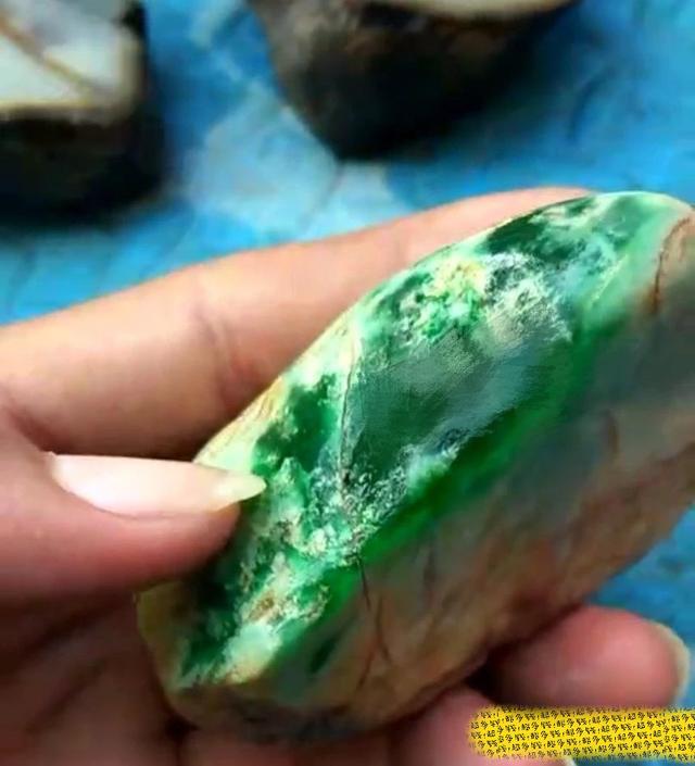 翡翠原石包头癣,安徽癣翡翠原石-第10张图片-翡翠网 翡翠原石包头癣,安徽癣翡翠原石-第10张图片-翡翠网