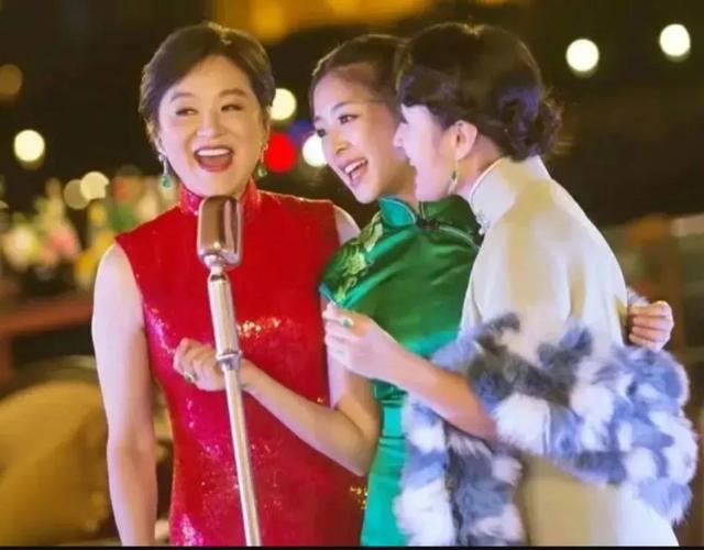 翡翠手镯的小姐姐视频,翡翠手镯鉴定视频-第1张图片-翡翠网 翡翠手镯的小姐姐视频,翡翠手镯鉴定视频-第1张图片-翡翠网