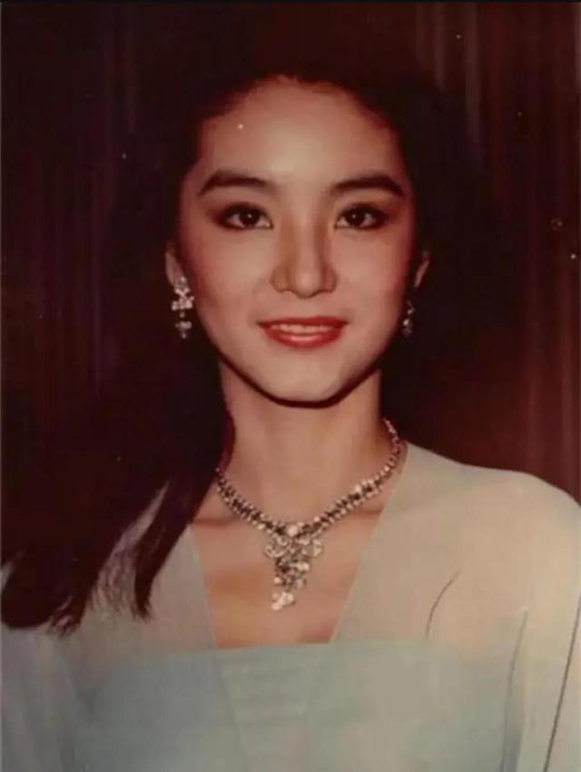 翡翠手镯的小姐姐视频,翡翠手镯鉴定视频-第5张图片-翡翠网 翡翠手镯的小姐姐视频,翡翠手镯鉴定视频-第5张图片-翡翠网