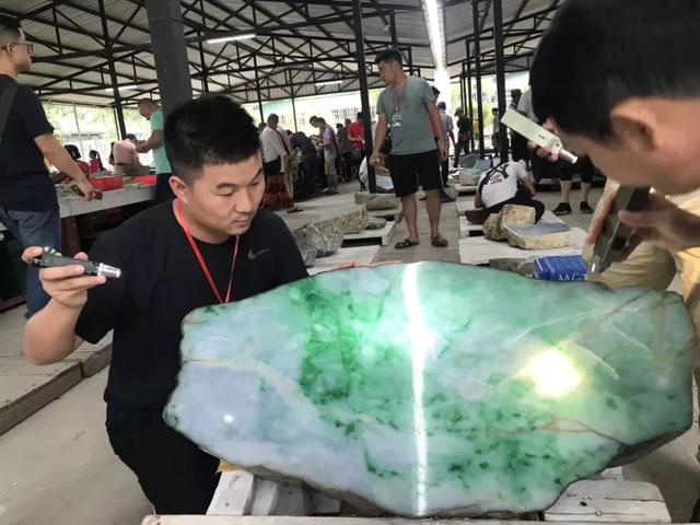 包含云南姐告翡翠原石批发的词条-第4张图片-翡翠网 包含云南姐告翡翠原石批发的词条-第4张图片-翡翠网