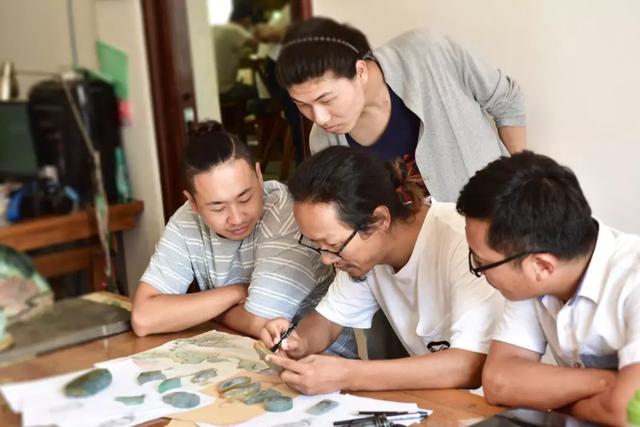 包含云南姐告翡翠原石批发的词条-第7张图片-翡翠网 包含云南姐告翡翠原石批发的词条-第7张图片-翡翠网