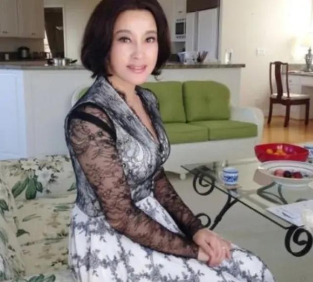 翡翠手镯老人佩戴的图片怎样养翡翠手镯-第6张图片-翡翠网 翡翠手镯老人佩戴的图片怎样养翡翠手镯-第6张图片-翡翠网