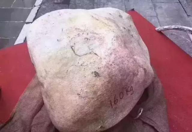 木那原石死癣和活癣,木那杨梅皮带癣翡翠原石-第1张图片-翡翠网 木那原石死癣和活癣,木那杨梅皮带癣翡翠原石-第1张图片-翡翠网