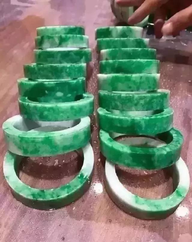 木那原石死癣和活癣,木那杨梅皮带癣翡翠原石-第7张图片-翡翠网 木那原石死癣和活癣,木那杨梅皮带癣翡翠原石-第7张图片-翡翠网