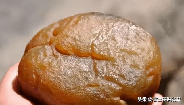 石榴石真假翡翠知识石榴石真假难辨-第7张图片-翡翠网 石榴石真假翡翠知识石榴石真假难辨-第7张图片-翡翠网