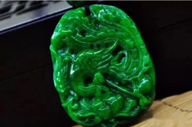 翡翠干青原石,翡翠原石干青切开是什么样的-第3张图片-翡翠网 翡翠干青原石,翡翠原石干青切开是什么样的-第3张图片-翡翠网