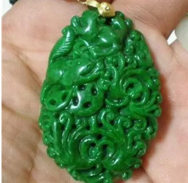 翡翠干青原石,翡翠原石干青切开是什么样的-第8张图片-翡翠网 翡翠干青原石,翡翠原石干青切开是什么样的-第8张图片-翡翠网