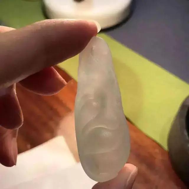 翡翠原石切开的简单介绍-第6张图片-翡翠网 翡翠原石切开的简单介绍-第6张图片-翡翠网