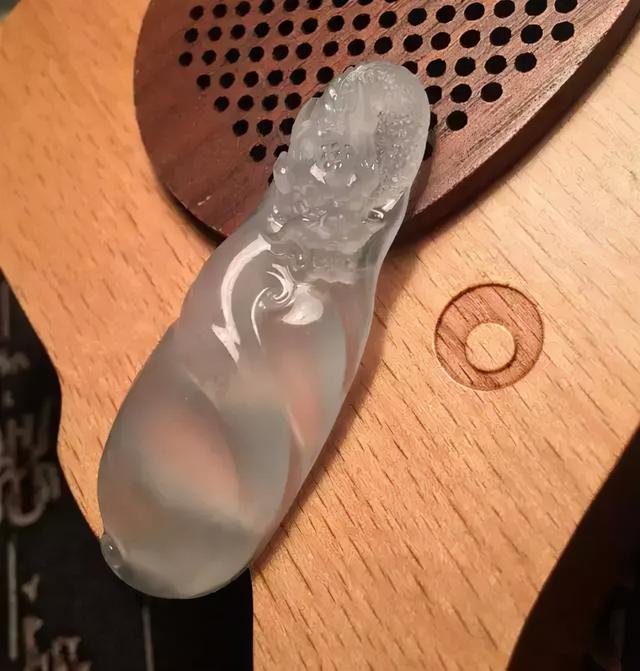 翡翠原石切开的简单介绍-第8张图片-翡翠网 翡翠原石切开的简单介绍-第8张图片-翡翠网