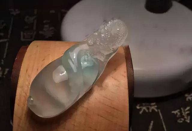 翡翠原石切开的简单介绍-第9张图片-翡翠网 翡翠原石切开的简单介绍-第9张图片-翡翠网