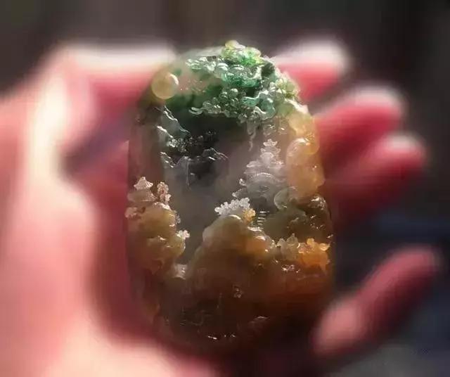 翡翠毛料原石翡翠原石最顶级的表现-第6张图片-翡翠网 翡翠毛料原石翡翠原石最顶级的表现-第6张图片-翡翠网