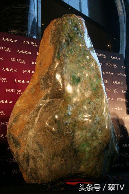 赌石什么叫切垮了切垮最大的翡翠原石-第1张图片-翡翠网 赌石什么叫切垮了切垮最大的翡翠原石-第1张图片-翡翠网
