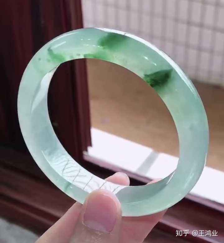 冰种翡翠分哪几种,翡翠手镯有哪些种-第1张图片-翡翠网 冰种翡翠分哪几种,翡翠手镯有哪些种-第1张图片-翡翠网