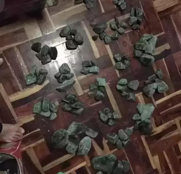 关于翡翠原石怎么切出蛋面的信息-第4张图片-翡翠网 关于翡翠原石怎么切出蛋面的信息-第4张图片-翡翠网