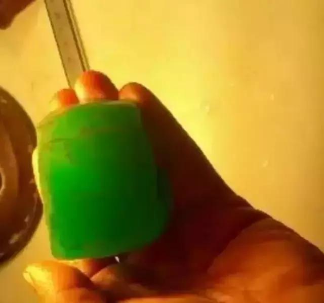 关于翡翠原石怎么切出蛋面的信息-第10张图片-翡翠网 关于翡翠原石怎么切出蛋面的信息-第10张图片-翡翠网