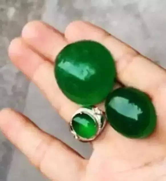 关于翡翠原石怎么切出蛋面的信息-第13张图片-翡翠网 关于翡翠原石怎么切出蛋面的信息-第13张图片-翡翠网