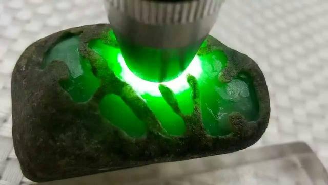 长沙翡翠原石加工几百块钱的翡翠是真的吗-第3张图片-翡翠网 长沙翡翠原石加工几百块钱的翡翠是真的吗-第3张图片-翡翠网