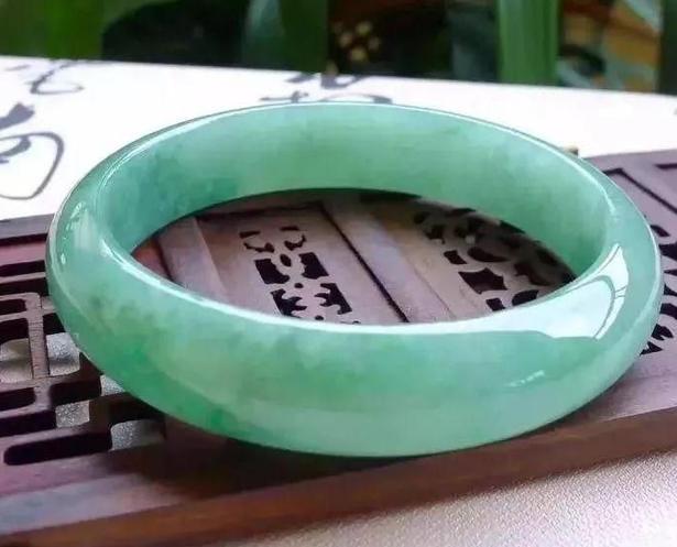 翡翠原石的价位,翡翠透明价格-第3张图片-翡翠网 翡翠原石的价位,翡翠透明价格-第3张图片-翡翠网