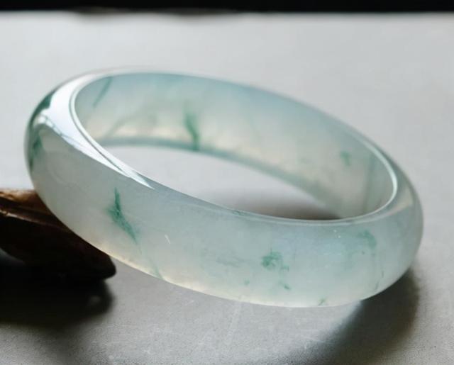 翡翠小知识翡翠的透明度讲解的简单介绍-第2张图片-翡翠网 翡翠小知识翡翠的透明度讲解的简单介绍-第2张图片-翡翠网