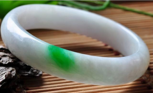 嫩种翡翠原石图片大全的简单介绍-第10张图片-翡翠网 嫩种翡翠原石图片大全的简单介绍-第10张图片-翡翠网