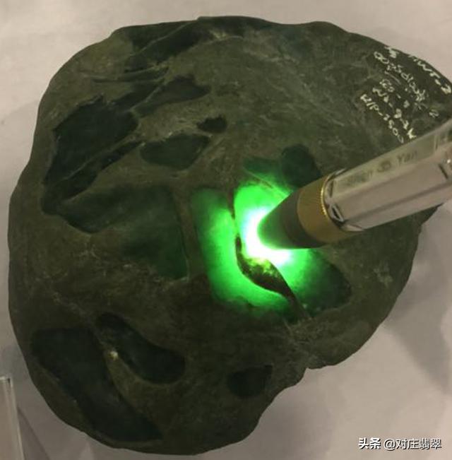 关于翡翠原石的后江水石的信息-第1张图片-翡翠网 关于翡翠原石的后江水石的信息-第1张图片-翡翠网