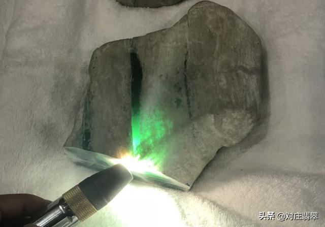 关于翡翠原石的后江水石的信息-第3张图片-翡翠网 关于翡翠原石的后江水石的信息-第3张图片-翡翠网