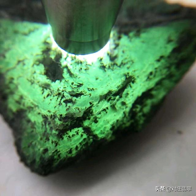 关于翡翠原石的后江水石的信息-第4张图片-翡翠网 关于翡翠原石的后江水石的信息-第4张图片-翡翠网