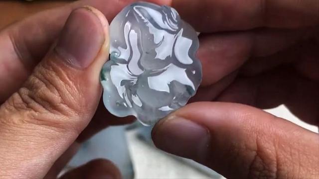 翡翠原石切口怎么卖,哪里可以买翡翠原石-第1张图片-翡翠网 翡翠原石切口怎么卖,哪里可以买翡翠原石-第1张图片-翡翠网