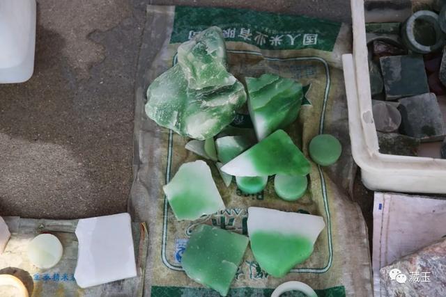 淘宝上手镯明料能买吗,低端翡翠手镯造假-第4张图片-翡翠网 淘宝上手镯明料能买吗,低端翡翠手镯造假-第4张图片-翡翠网