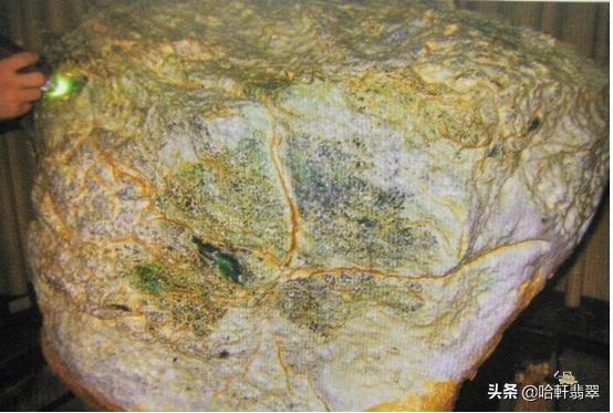 万科20亿翡翠原石开局一块变20万-第3张图片-翡翠网 万科20亿翡翠原石开局一块变20万-第3张图片-翡翠网