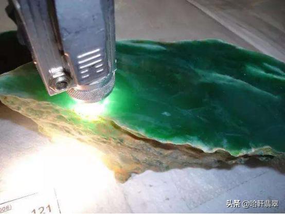 万科20亿翡翠原石开局一块变20万-第6张图片-翡翠网 万科20亿翡翠原石开局一块变20万-第6张图片-翡翠网