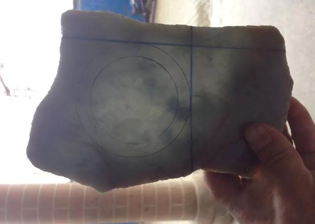 翡翠白冰种和晴水种哪个好些,冰种白翡翠原石-第4张图片-翡翠网 翡翠白冰种和晴水种哪个好些,冰种白翡翠原石-第4张图片-翡翠网