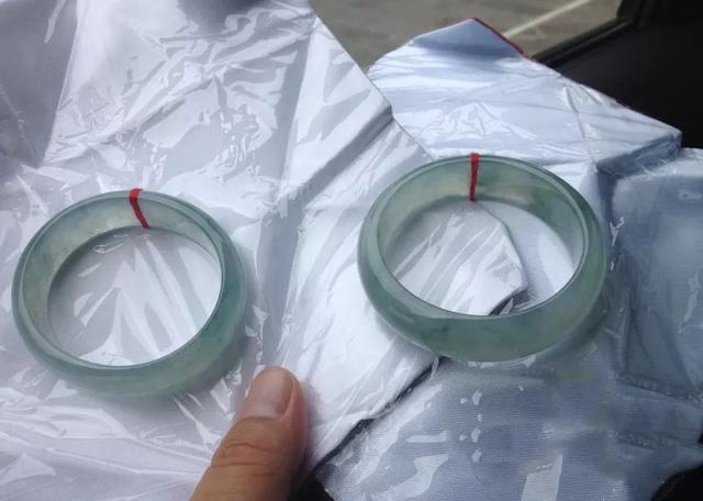 翡翠白冰种和晴水种哪个好些,冰种白翡翠原石-第7张图片-翡翠网 翡翠白冰种和晴水种哪个好些,冰种白翡翠原石-第7张图片-翡翠网