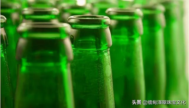 油青绿翡翠手镯不透明青绿不透明玉手镯-第1张图片-翡翠网 油青绿翡翠手镯不透明青绿不透明玉手镯-第1张图片-翡翠网