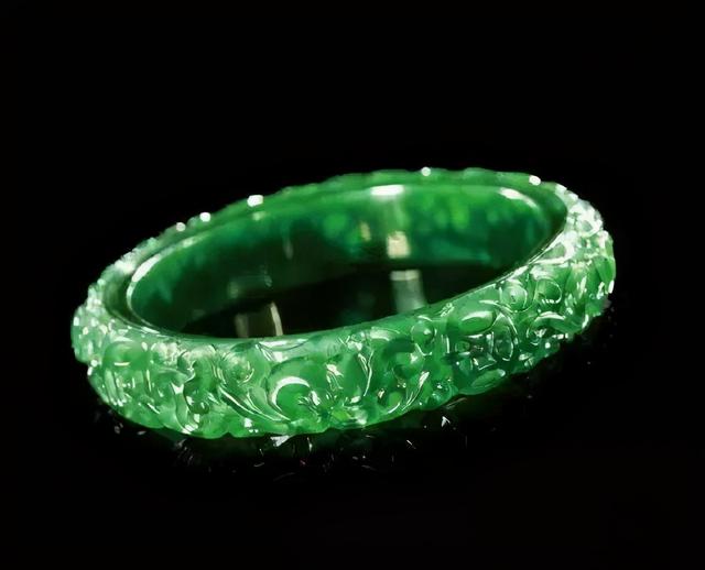 缅甸翡翠贵吗翡翠原石贵不贵翡翠原石是什么-第1张图片-翡翠网 缅甸翡翠贵吗翡翠原石贵不贵翡翠原石是什么-第1张图片-翡翠网