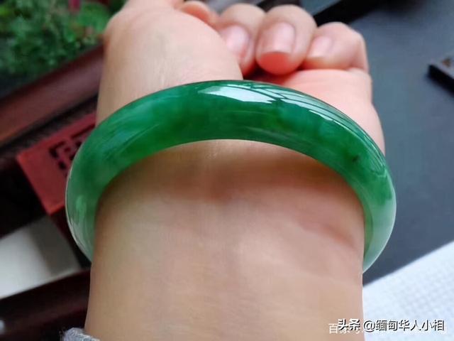 晒晒我带了5年的翡翠手镯翡翠手镯加热染色有害吗-第1张图片-翡翠网 晒晒我带了5年的翡翠手镯翡翠手镯加热染色有害吗-第1张图片-翡翠网
