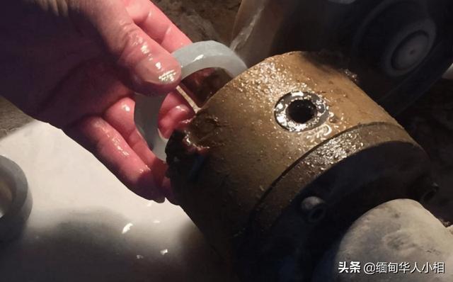 晒晒我带了5年的翡翠手镯翡翠手镯加热染色有害吗-第8张图片-翡翠网 晒晒我带了5年的翡翠手镯翡翠手镯加热染色有害吗-第8张图片-翡翠网