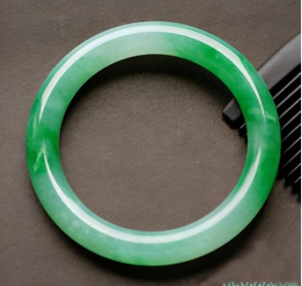 蓝底翡翠手镯的价格的简单介绍-第2张图片-翡翠网 蓝底翡翠手镯的价格的简单介绍-第2张图片-翡翠网