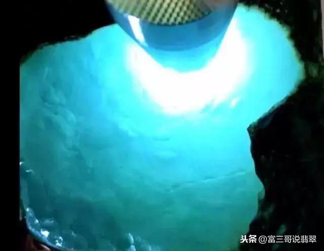 翡翠皮价格,白沙皮翡翠原石-第9张图片-翡翠网 翡翠皮价格,白沙皮翡翠原石-第9张图片-翡翠网