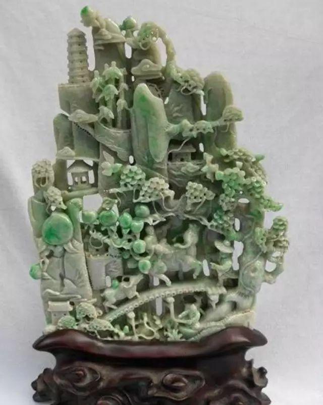 玻璃种帝王绿48亿手镯翡翠原石是按斤卖的吗-第2张图片-翡翠网 玻璃种帝王绿48亿手镯翡翠原石是按斤卖的吗-第2张图片-翡翠网