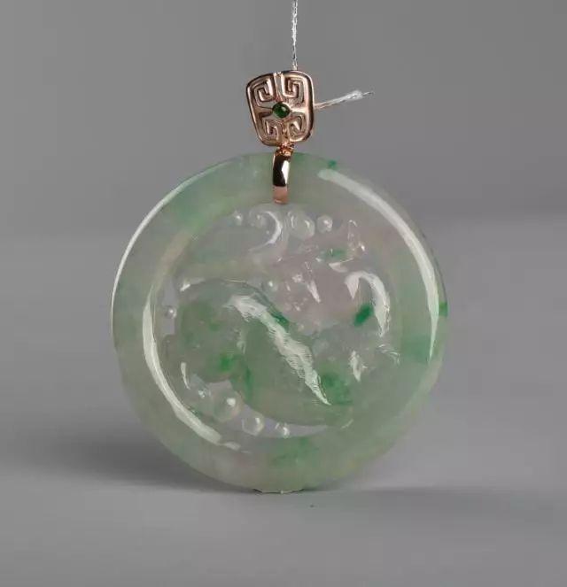 玻璃种帝王绿48亿手镯翡翠原石是按斤卖的吗-第20张图片-翡翠网 玻璃种帝王绿48亿手镯翡翠原石是按斤卖的吗-第20张图片-翡翠网